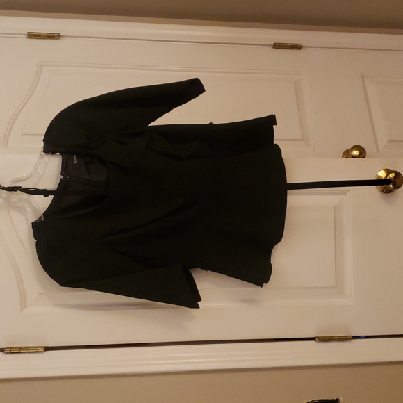 EUC White House Black Market Black Peplum top with ruffle detail and belt. - Picture 6 of 6